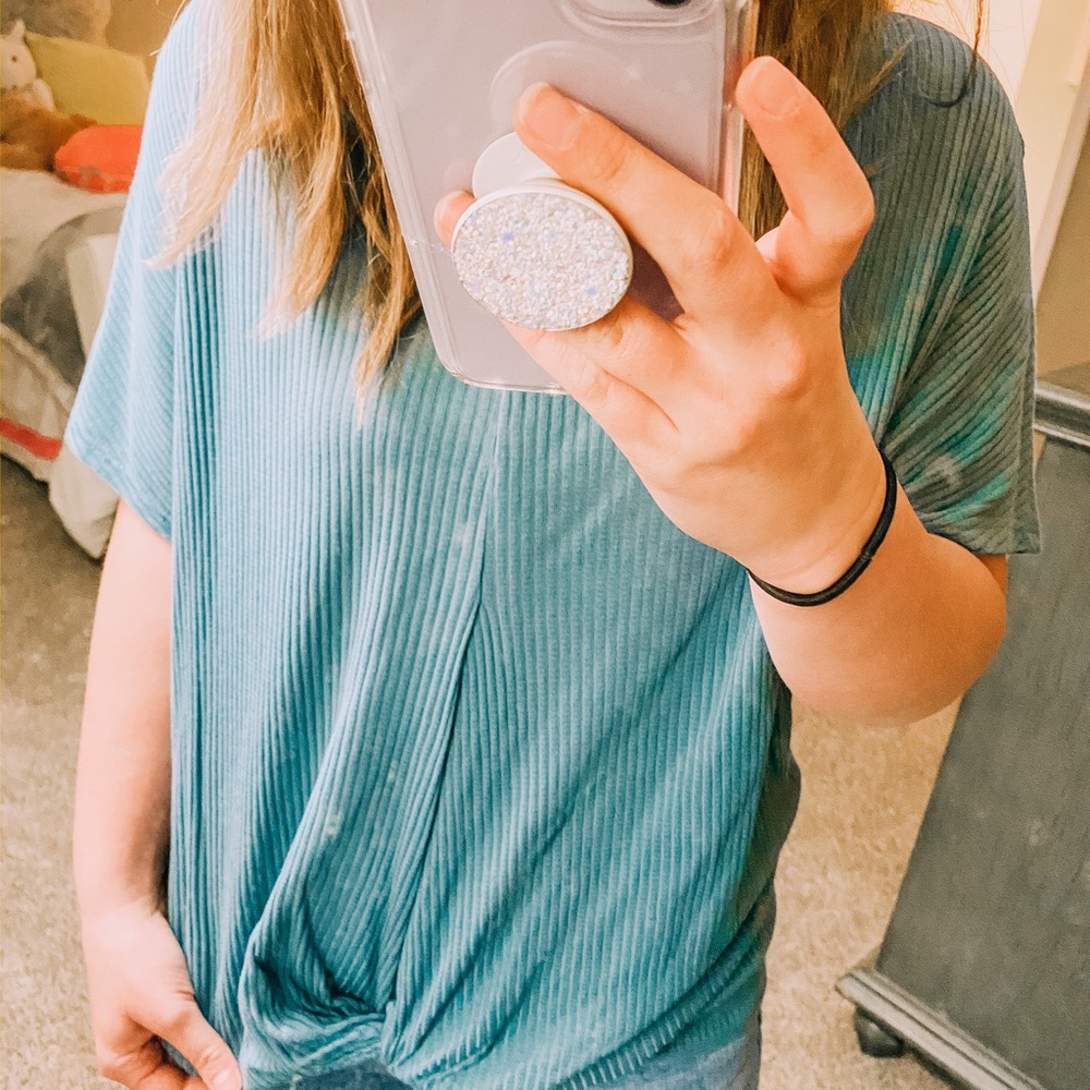 cute ribbed knot top🤩🌈